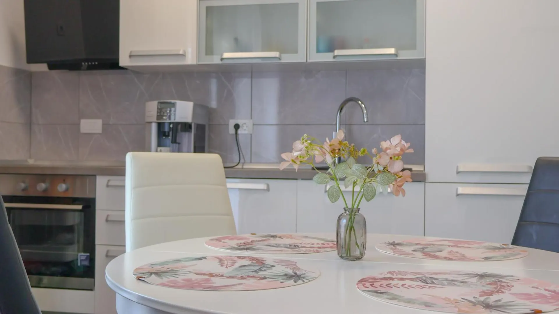 Apartment Laura زاتون