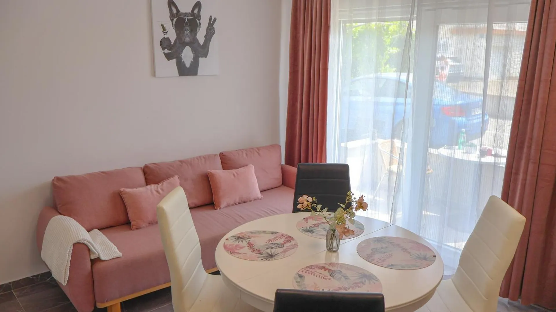 Apartment Laura زاتون