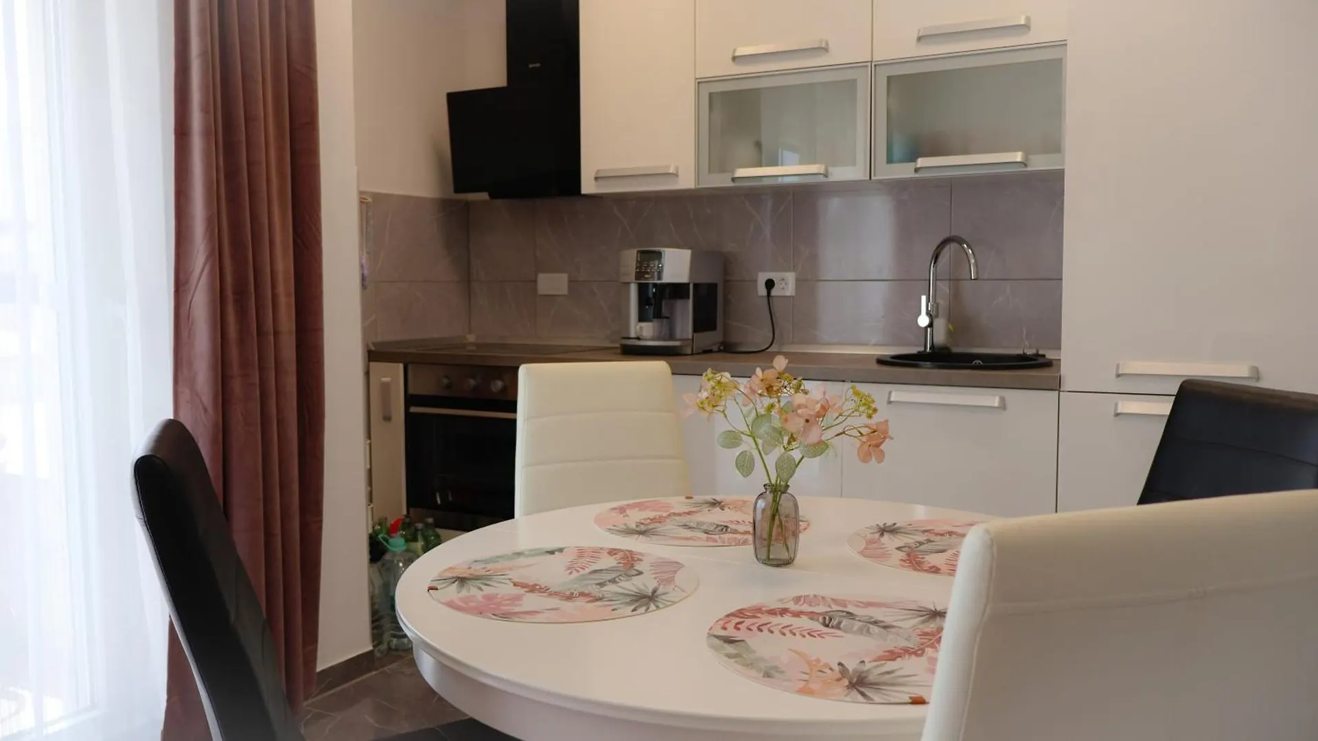 Apartment Laura زاتون
